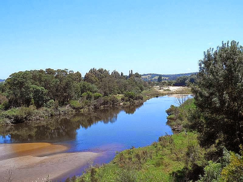 TRACKS, TRAILS AND COASTS NEAR MELBOURNE Bruthen Bairnsdale to