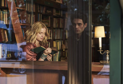 You Series Penn Badgley Elizabeth Lail Image 5