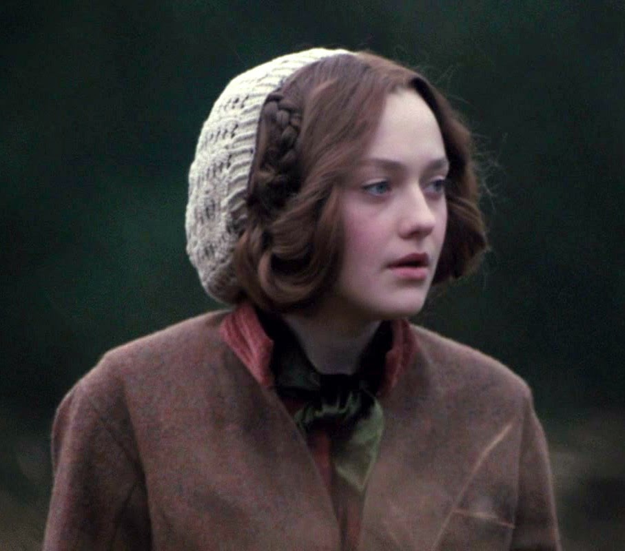 Effie Gray MOSTBEAUTIFULGIRLSCAPS