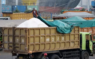 26.600 Ton Garam dari Australia Tiba di Surabaya