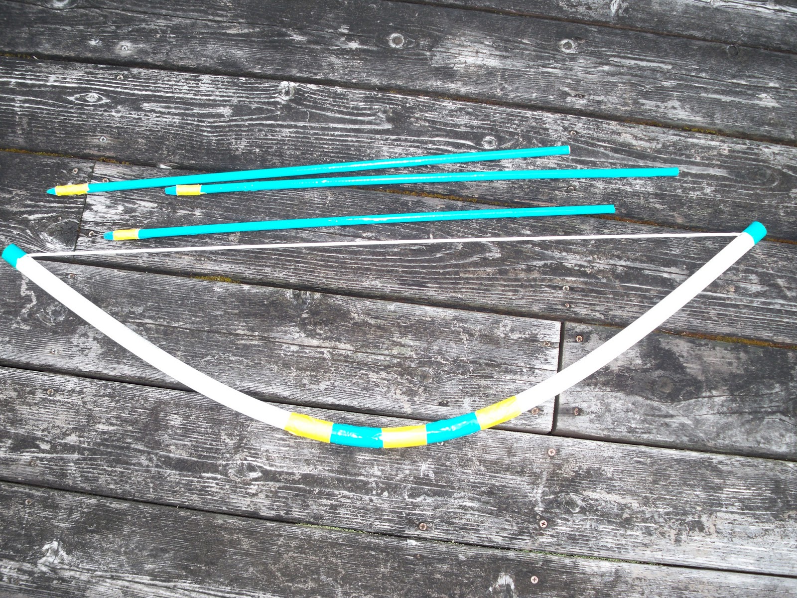 Ambering Along PVC Bow and Arrow Set