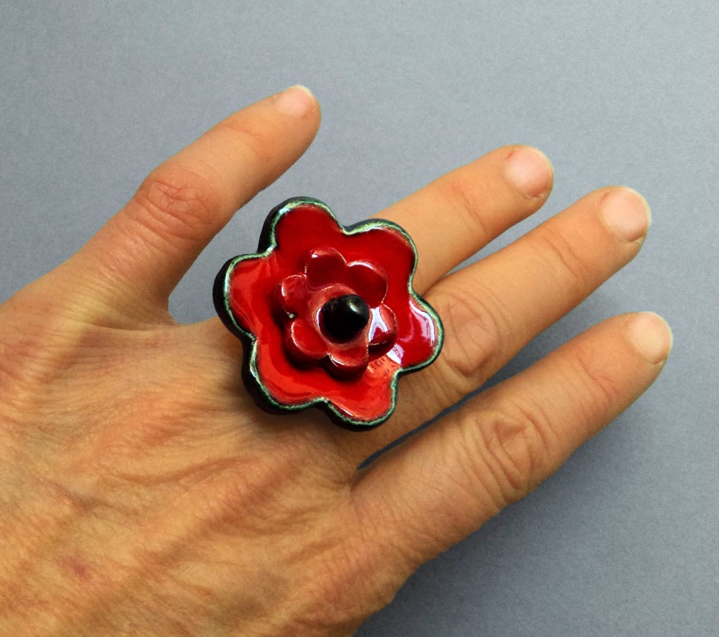 grosse bague fleur rouge