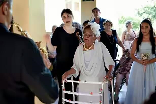 106yr Old Brazilian Granny Gets Engaged To Her 66yr Old Beau