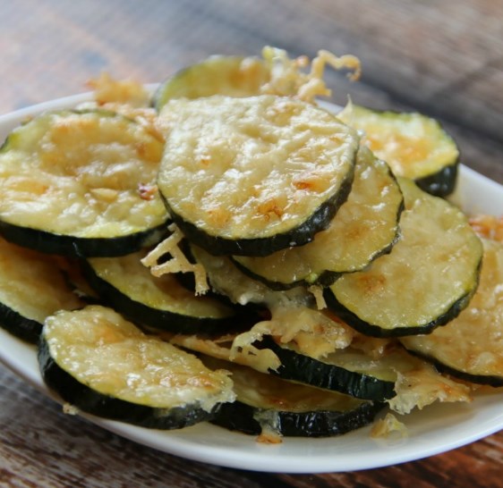 Low Carb Zucchini Parmesan Chips – Keto Friendly Recipe #Keto #DietRecipe Low Carb Zucchini Parmesan Chips – Keto Friendly Recipe #Keto #DietRecipe
