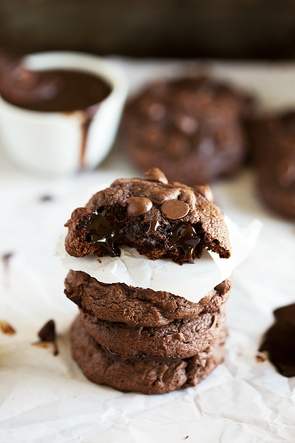 Brownie cookies. Печенье Брауни шоколадное. Кукис с шоколадом. Печенье кукис с шоколадом. Печенье Брауни с шоколадом.
