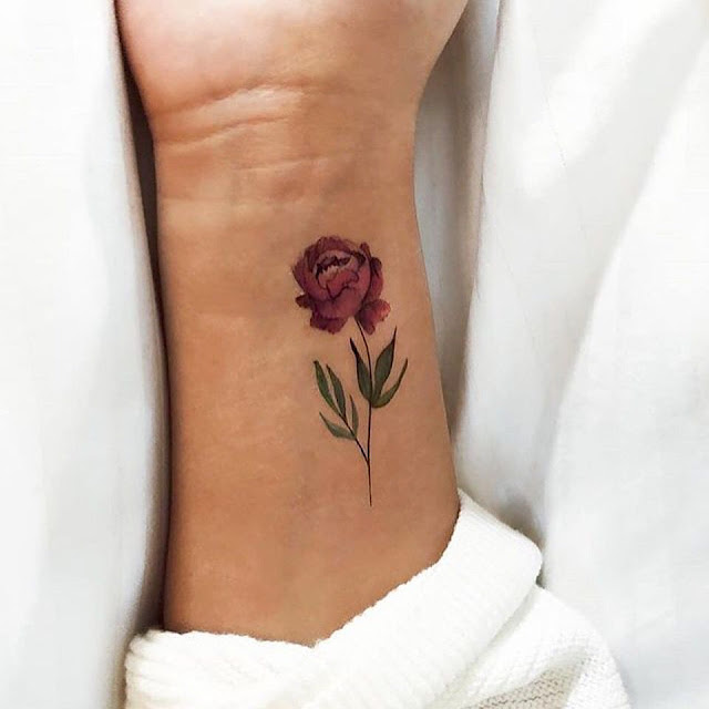 Tatuagens de flores para as mulheres Tatuagens de flores para as mulheres