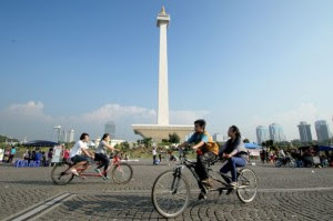 Wisata Monumen Nasional ( Monas ) Jakarta Wisata Monumen Nasional ( Monas ) Jakarta