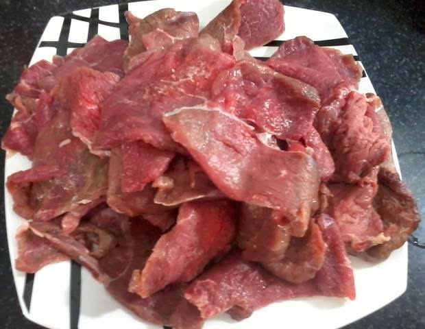 bifes de vaca Receita de cogumelos de paris ao molho de queijo com bifes de vaca