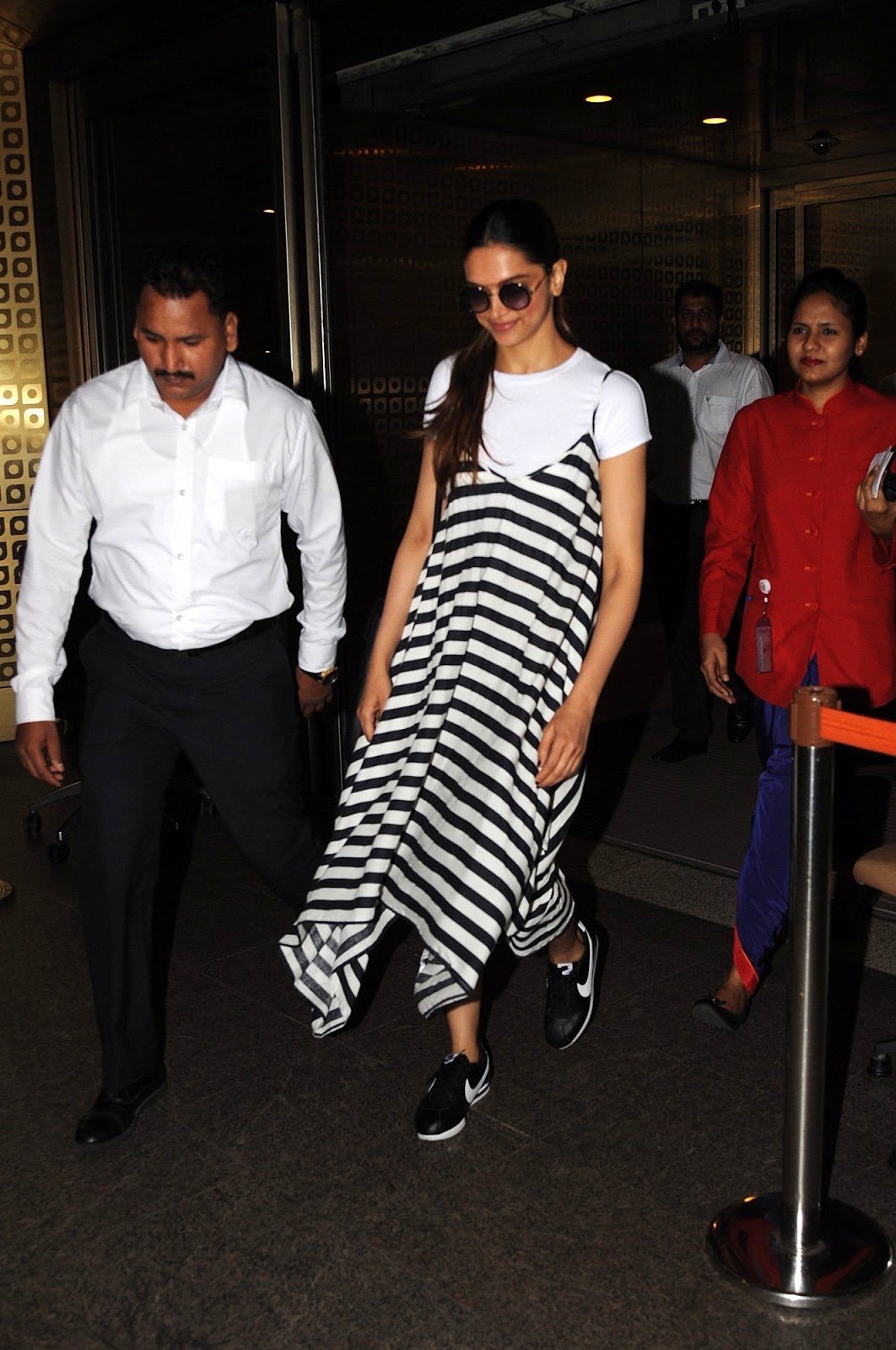 Deepika Padukone Looked Gorgeous As She Was Spotted At The Mumbai International Airport