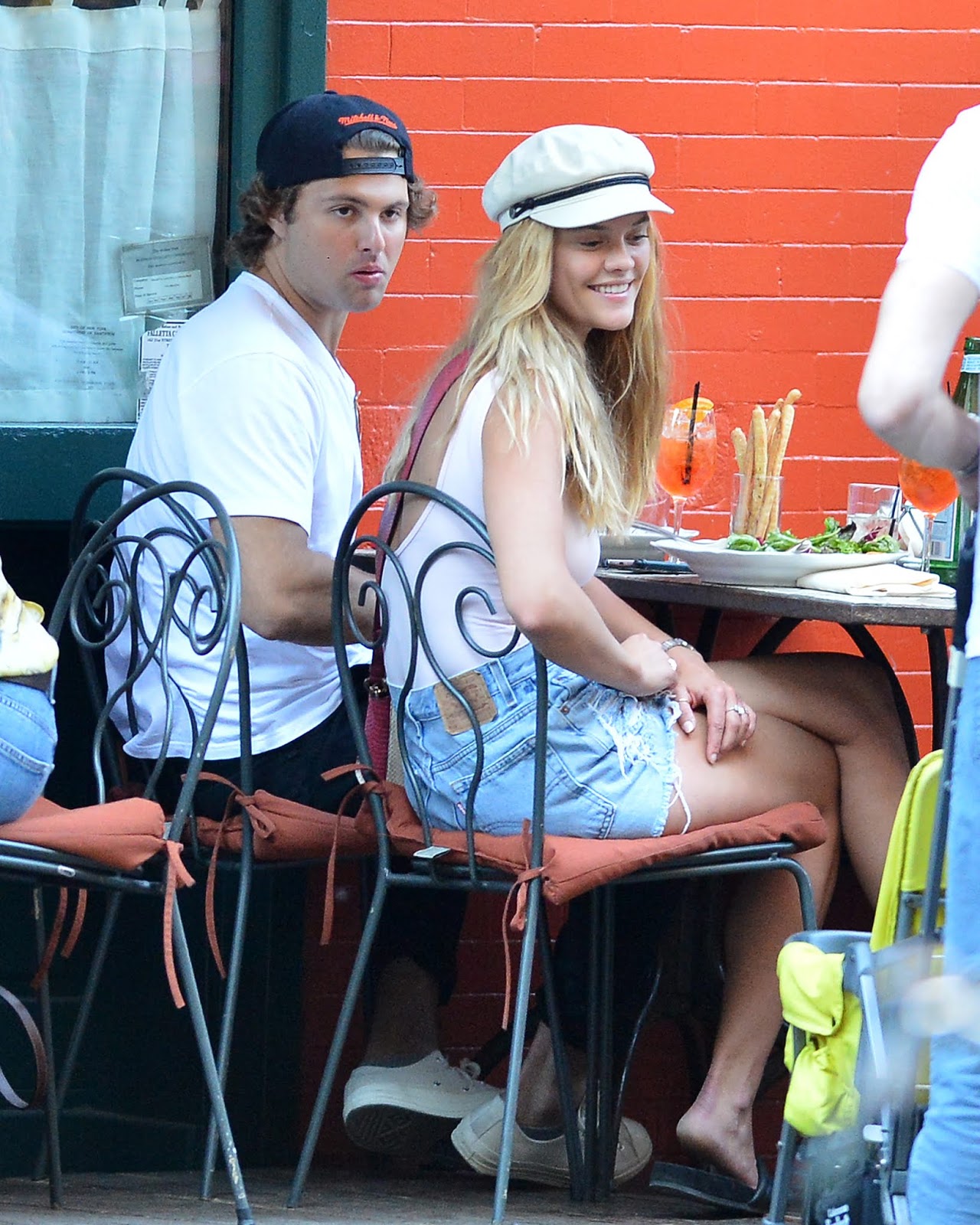 Nina Agdal dining al fresco at Sant Ambroeus in New York City – Celeb