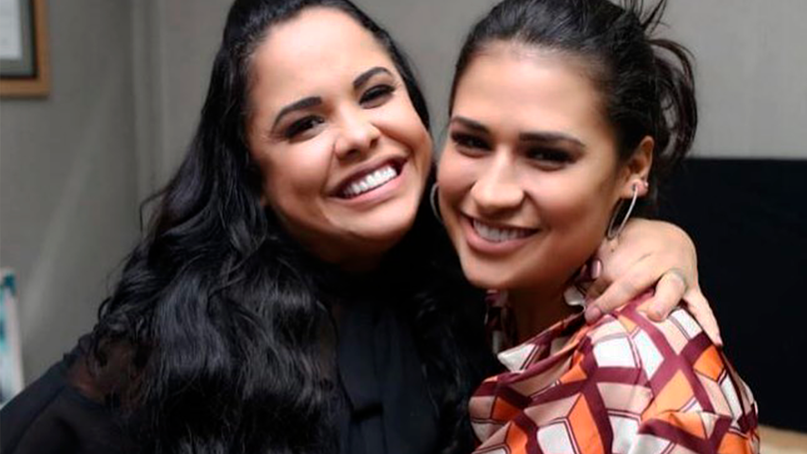 Cantora Simone visita Cassiane e diz Cantora Simone visita Cassiane e diz