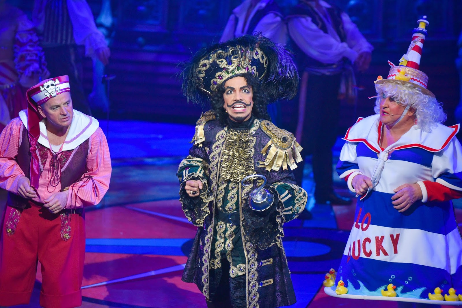 Alan in Belfast: Peter Pan - an enormous cast with an even larger set ...