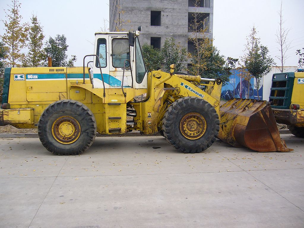CONSTRUCTION MACHINERY SPARE PARTS FACTORY : Original KAWASAKI 90Z-IV units package sale with lower price, wheel used construction machinery