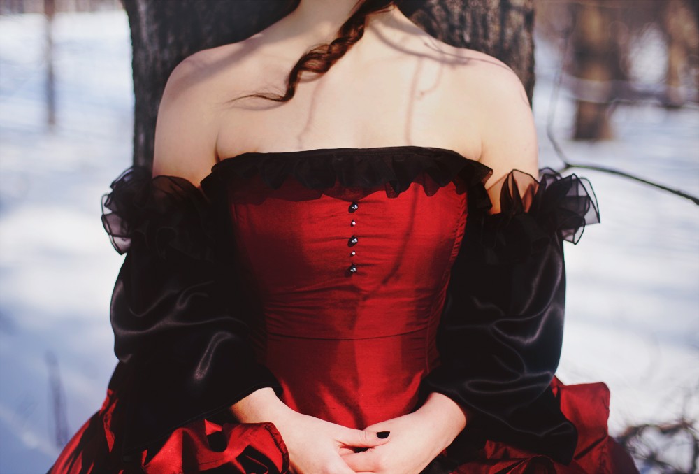 This Red Victorian wedding dress below is pure magic and inspired by old