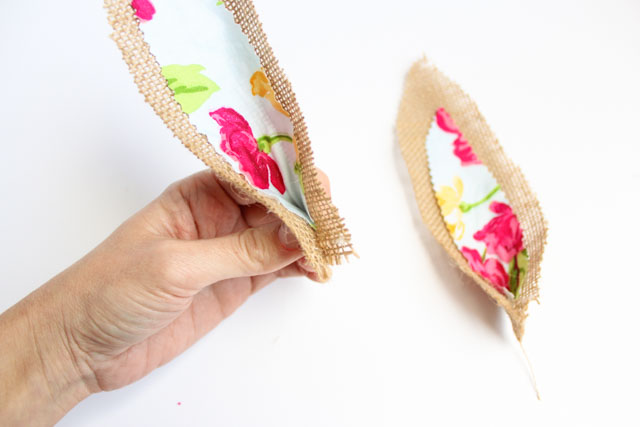Make this sweet embroidery hoop Easter bunny in minutes! #embroideryhoop #bunnycraft #bunnywreath #fabricbunny Make this sweet embroidery hoop Easter bunny in minutes! #embroideryhoop #bunnycraft #bunnywreath #fabricbunny