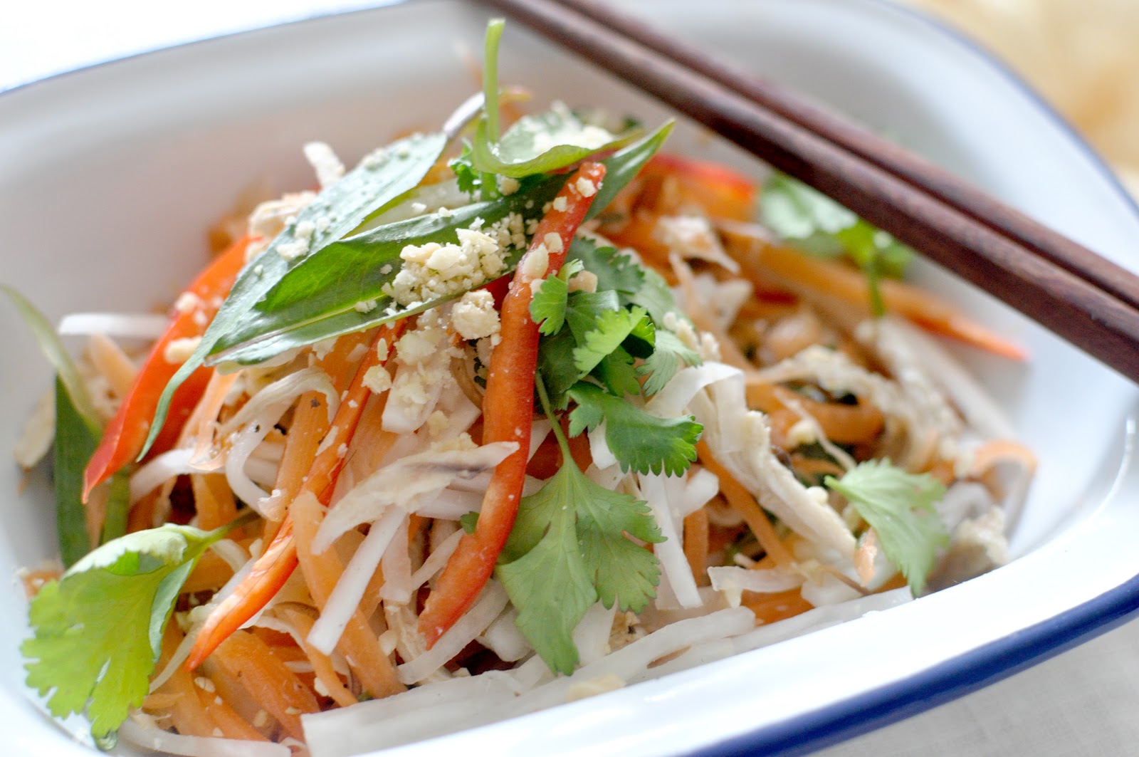 Recipe Chicken Salad With Carrot, Daikon, Hot Mint & Coriander — Uyen Luu