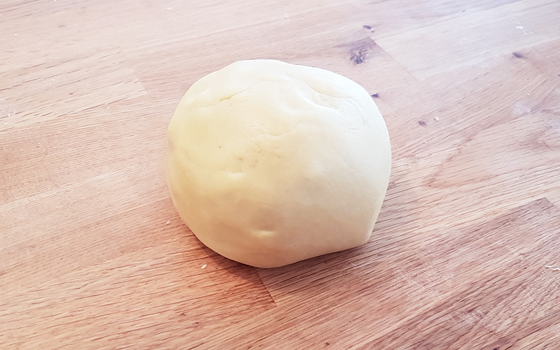 Boule de pâte sucrée