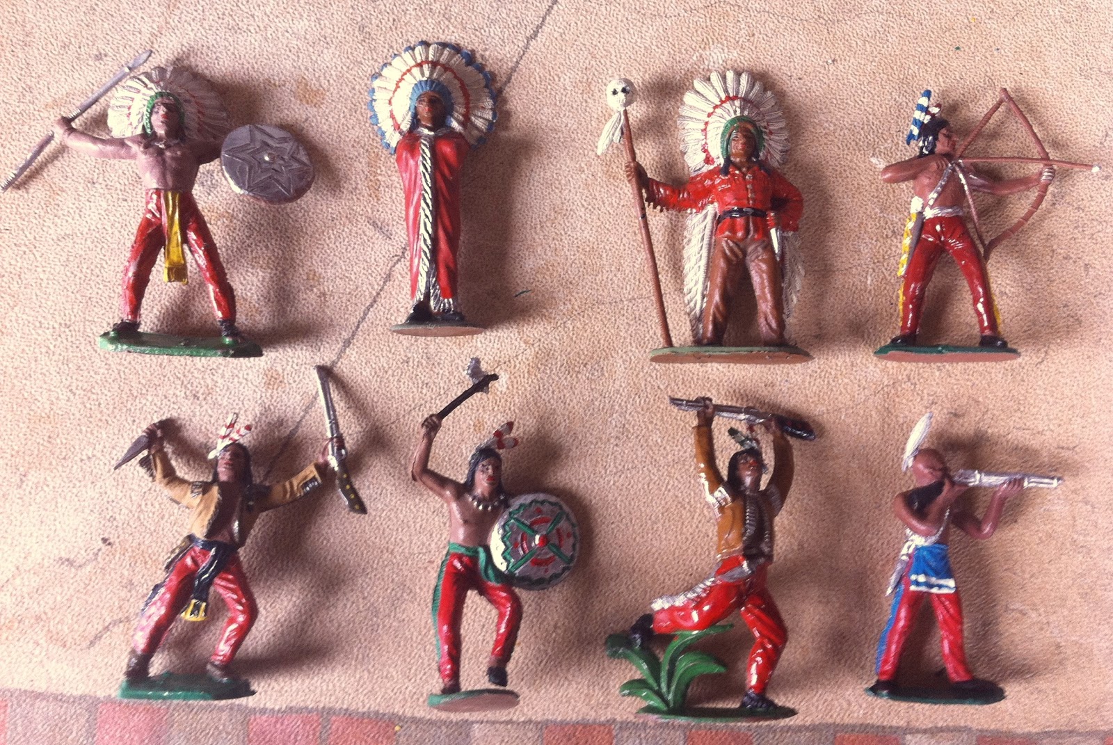 LOT FIGURINES GM PLOMB CREUX WESTERN INDIENS AVEC CANOE (rare