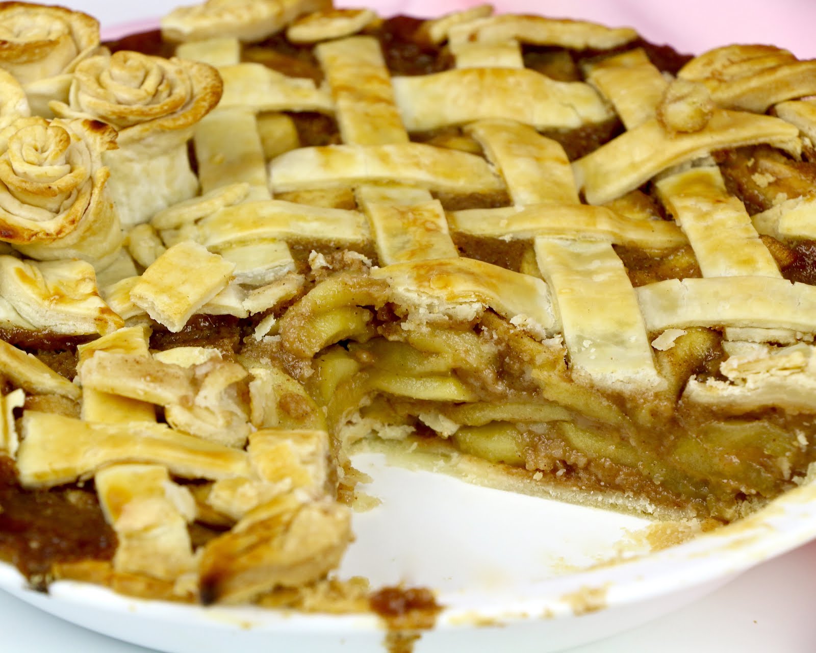 {VIDEO} THE BEST Apple Pie with Diamond Lattice Top and Pie Crust Roses