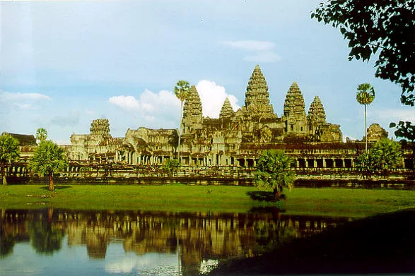 Angkor Wat dalam biodata deskripsi Kamboja
