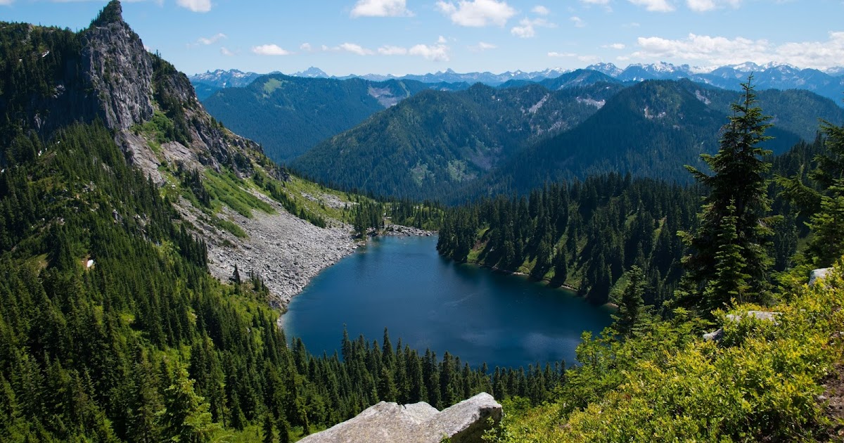 Hiking Shenandoah Lake Valhalla and Mount McCausland