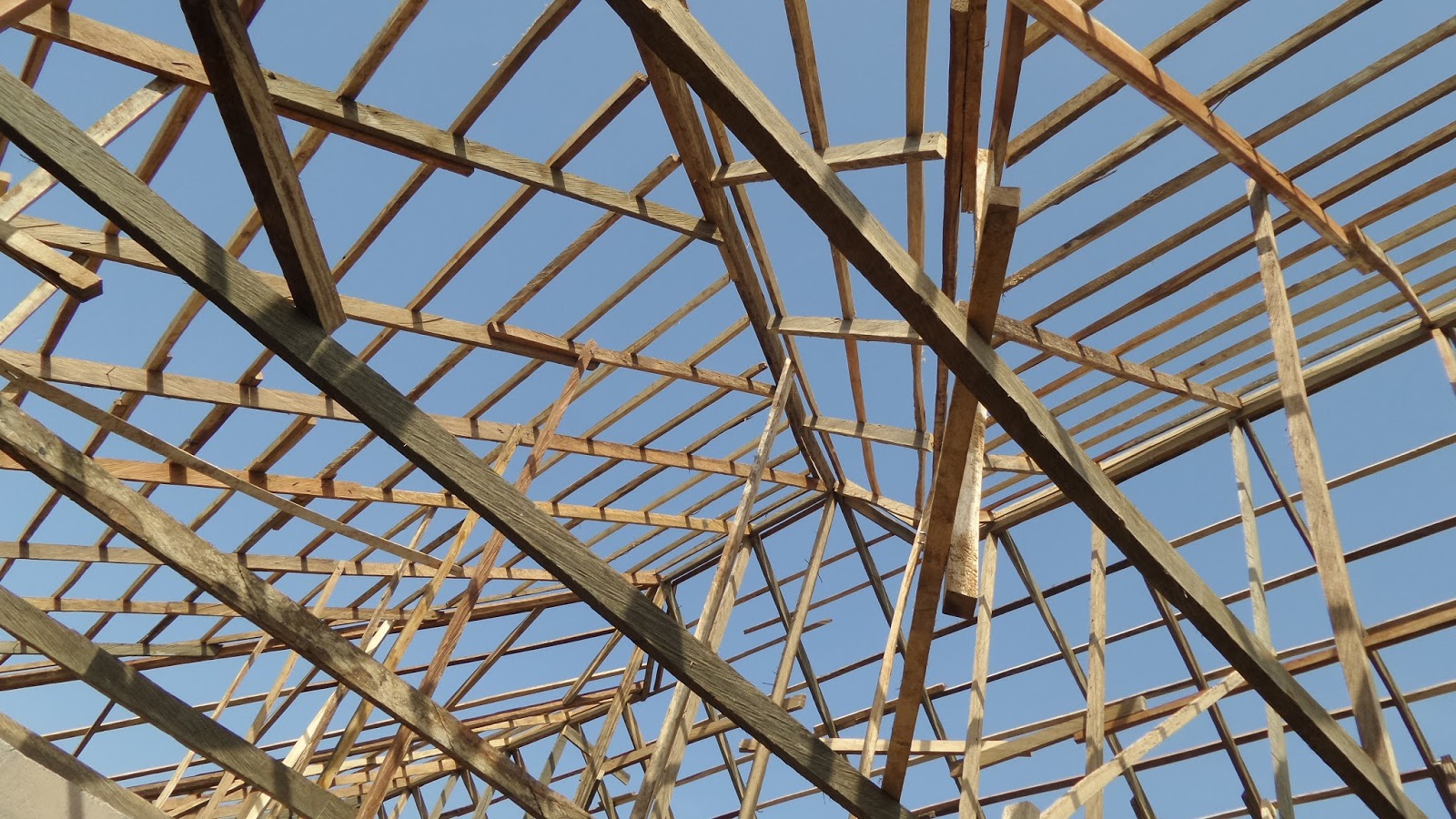 This is how we construct those beautiful roofing works you see everywhere