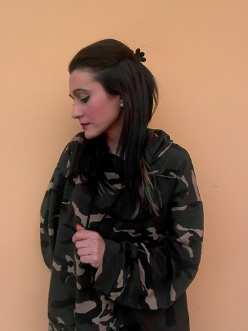 https://www.zaful.com/drawstring-oversized-camouflage-hoodie-p_404796.html?lkid=12826235