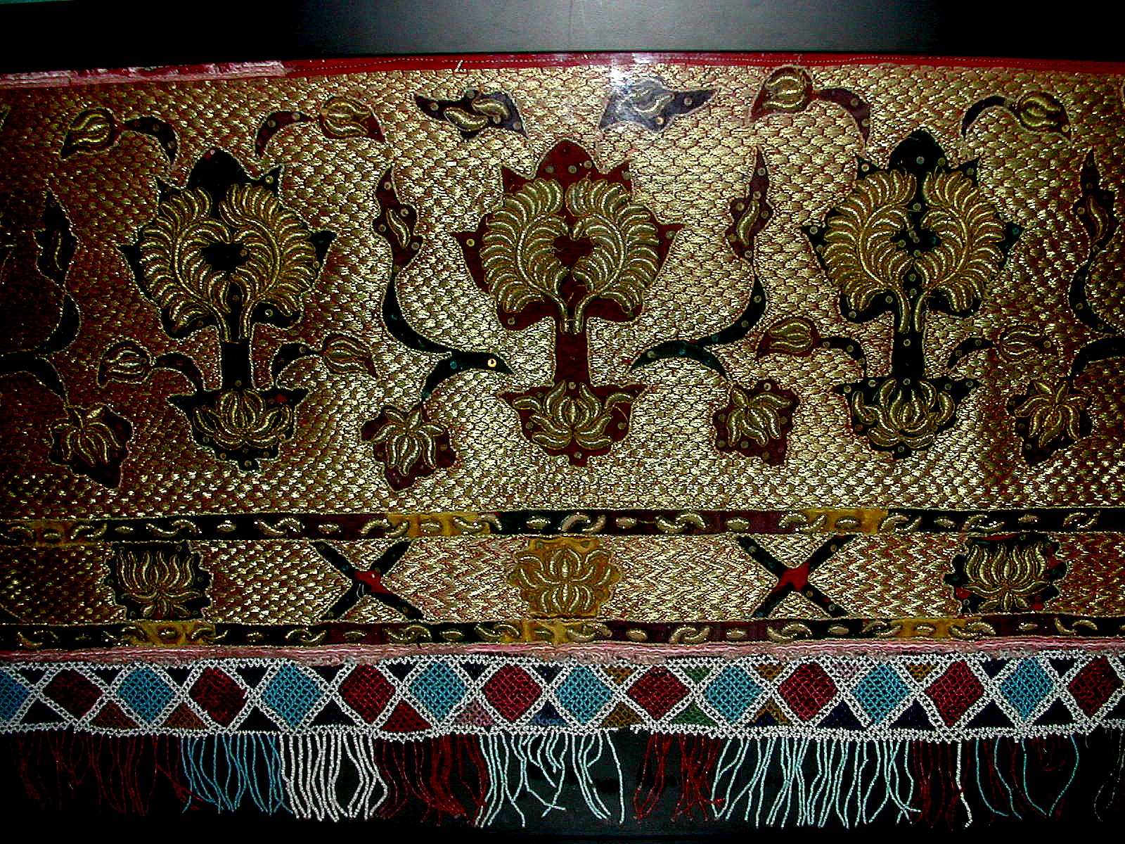 EIS'ANTIQUE: Hiasan Katil Buatan Tangan For Sale RM