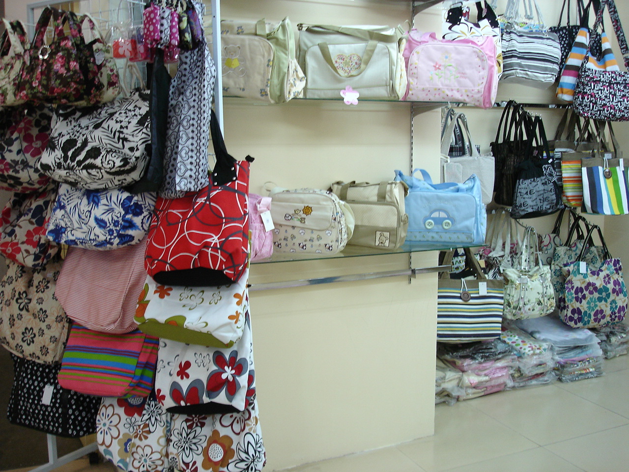 Wide Silver Wholesale Designer Handbag Luxury for Women Pochette Donna  Guangzhou Bag - China Diamond Lattice and Baigou Bags price