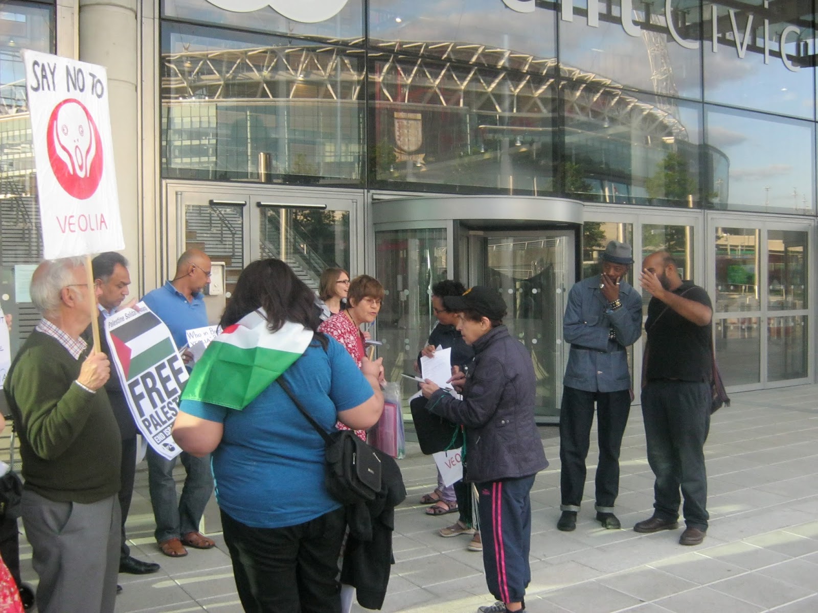 RandomPottins Brent council urged to "Bin Veolia!"