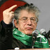 IL DITO MEDIO DI UMBERTO BOSSI: QUANDO UN'ICONA SBEFFEGGIA UN SIMBOLO