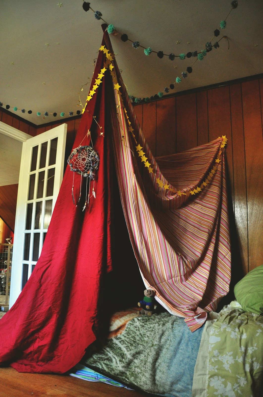 Zauberbear A Blanket Fort a Month Julgustemper '14