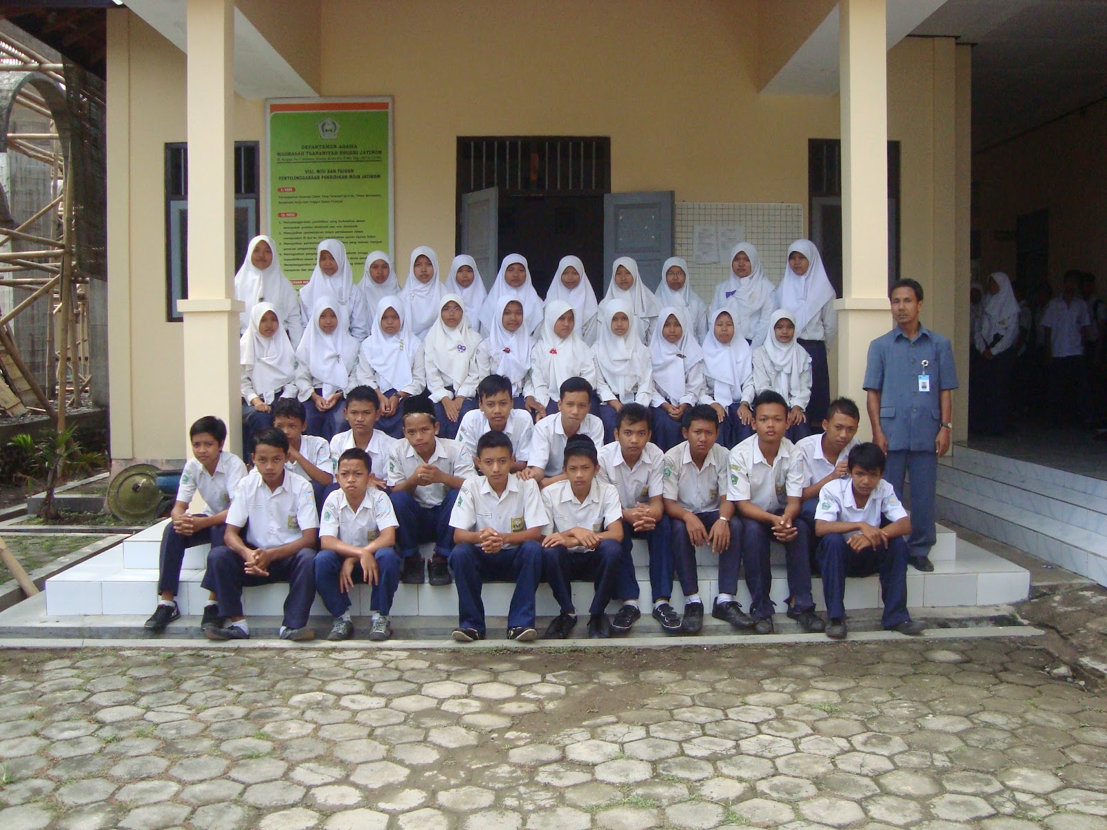 MTs NEGERI JATINOM: FOTO KELAS 9 TP. 2011/2012 MTs NEGERI JATINOM