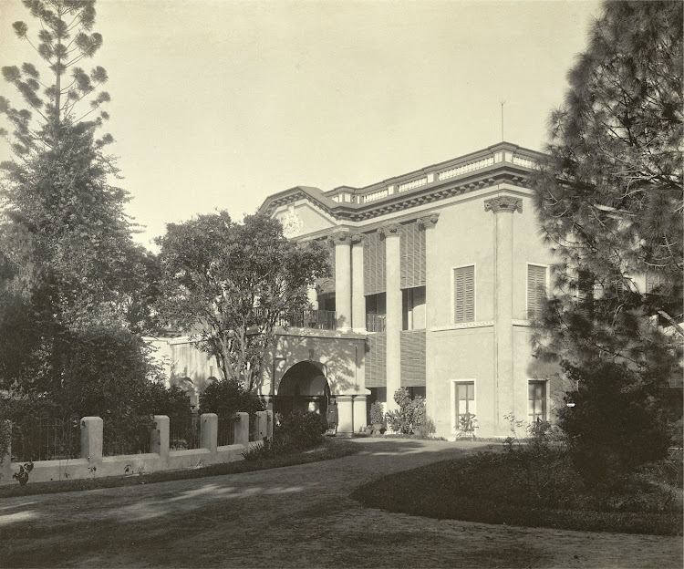 Front view of the Darul Bahar within the Dilkusha Gardens - Burdwan (Bardhaman), Bengal, 1904