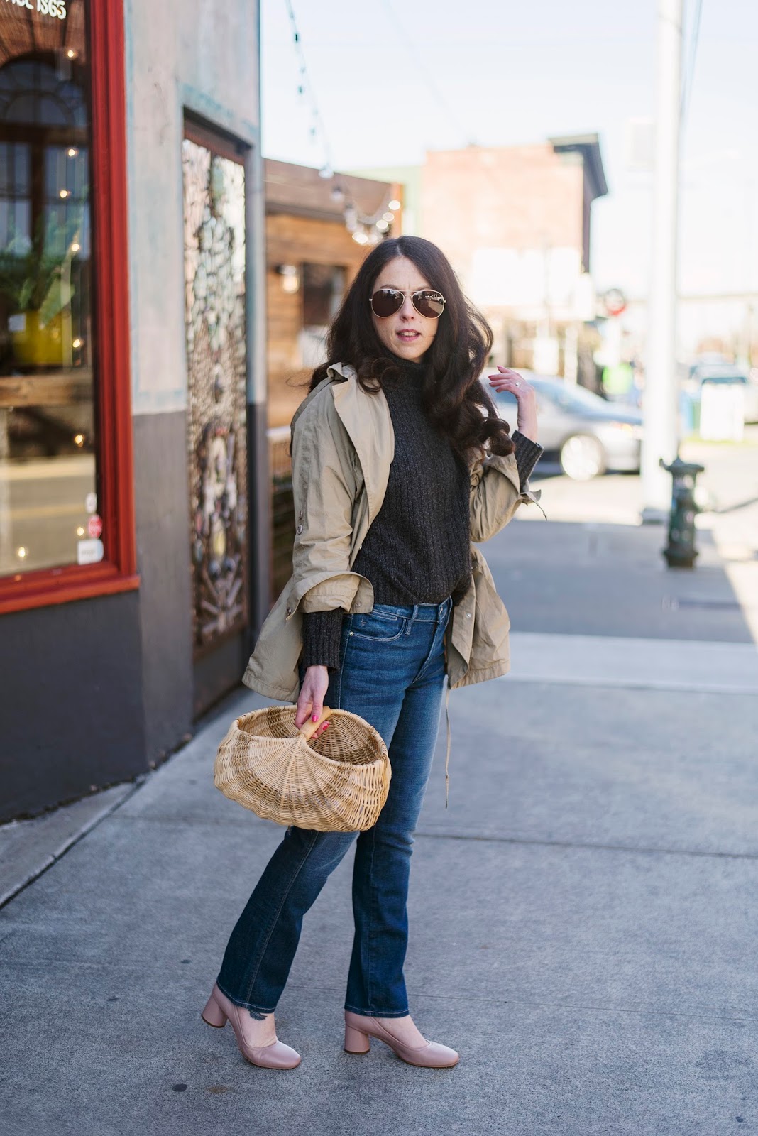 What to Wear When It's 50 Degrees Out: Jeans Are Queen This Season ...