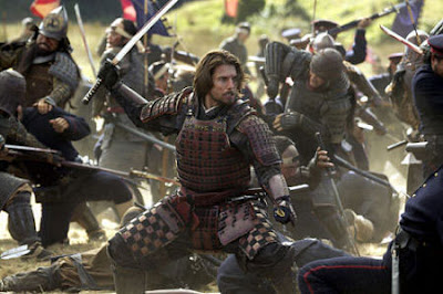 Tom Cruise as Nathan Algren, wearning samurai armour, fighting against emperor's forces, The Last Samuraii, directed by Edward Zwick