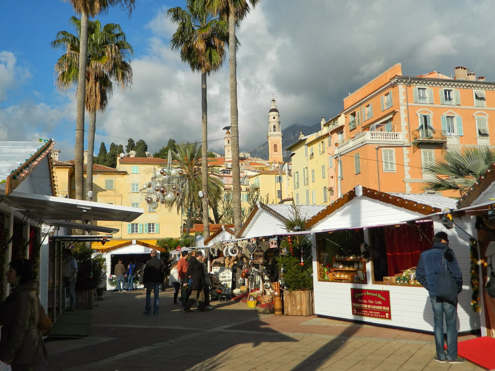 Le streghe in rosa Mercatino di Natale Mentone