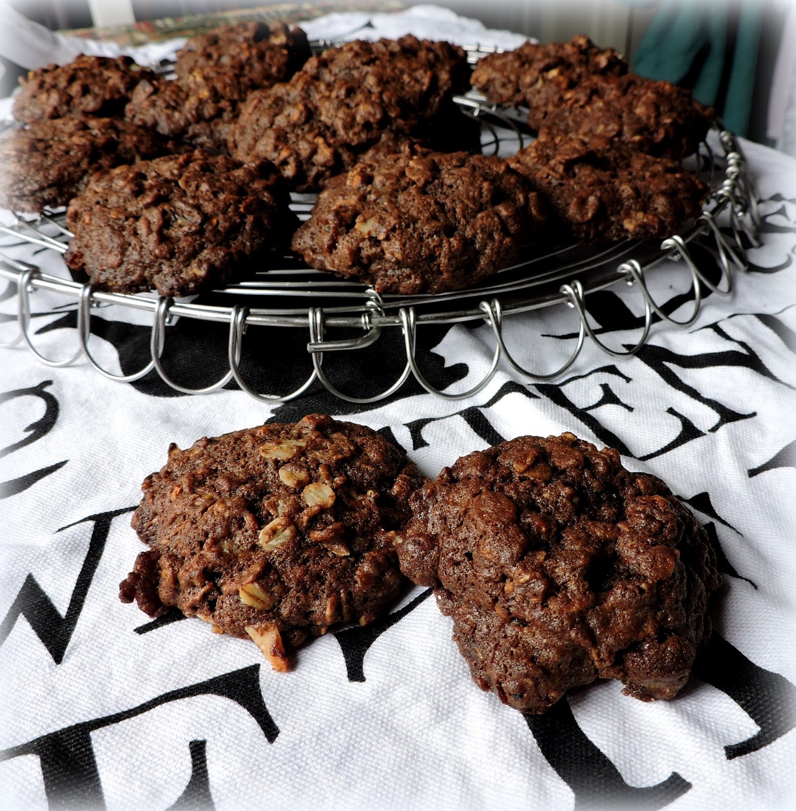 The English Kitchen: Double Chocolate Muesli Cookies