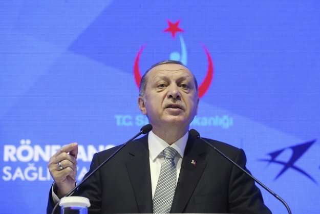 Ερντογάν: Απειλεί με πρόστιμα τους «καιροσκόπους» που ανεβάζουν τις τιμές