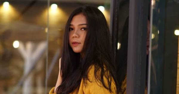 10 Ciri Cewek Sedang Dekat Dengan Cowok Lain ~ Madjongke