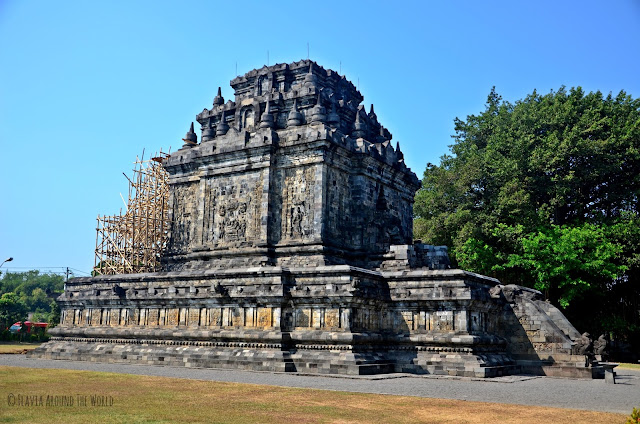 Exterior del templo de Mendut Exterior del templo de Mendut