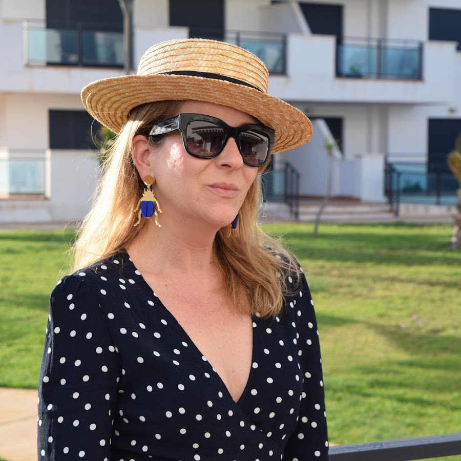 Lunares, capazo y sombrero