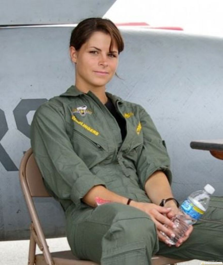 Девушка военный врач. Женщины в военной форме. Американские женщины военные. Девушки в американской армии. Красивые девушки в военной форме.