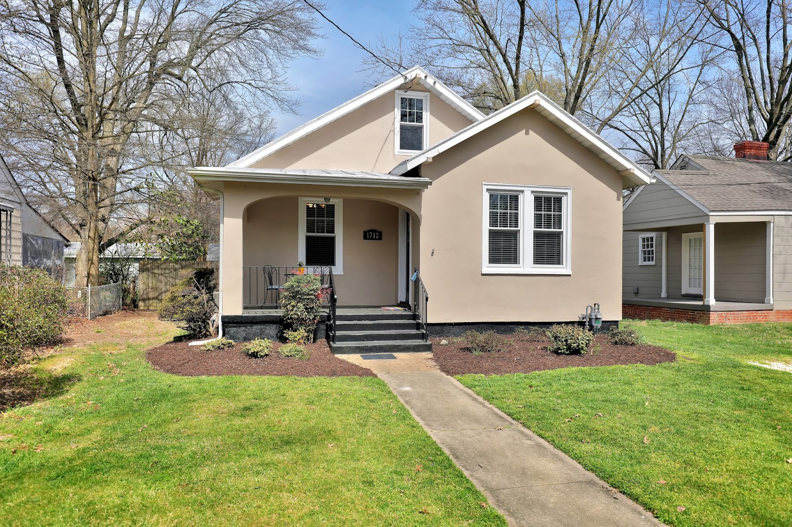 Richmond Real Estate "Racket" NEW LISTING, North Side Bungalow