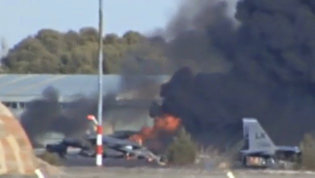 Ελληνική τραγωδία στην Ισπανία - Μαχητικό κατέπεσε πάνω σε άλλα αεροσκάφη - Δύο νεκροί και 10 τραυματίες (ΒΙΝΤΕΟ)