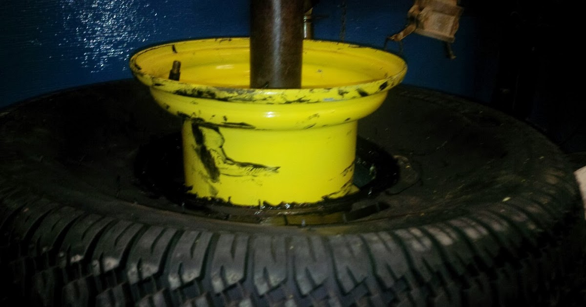 Bobs Shop John Deere 4x2 rear tire bead sealing trick