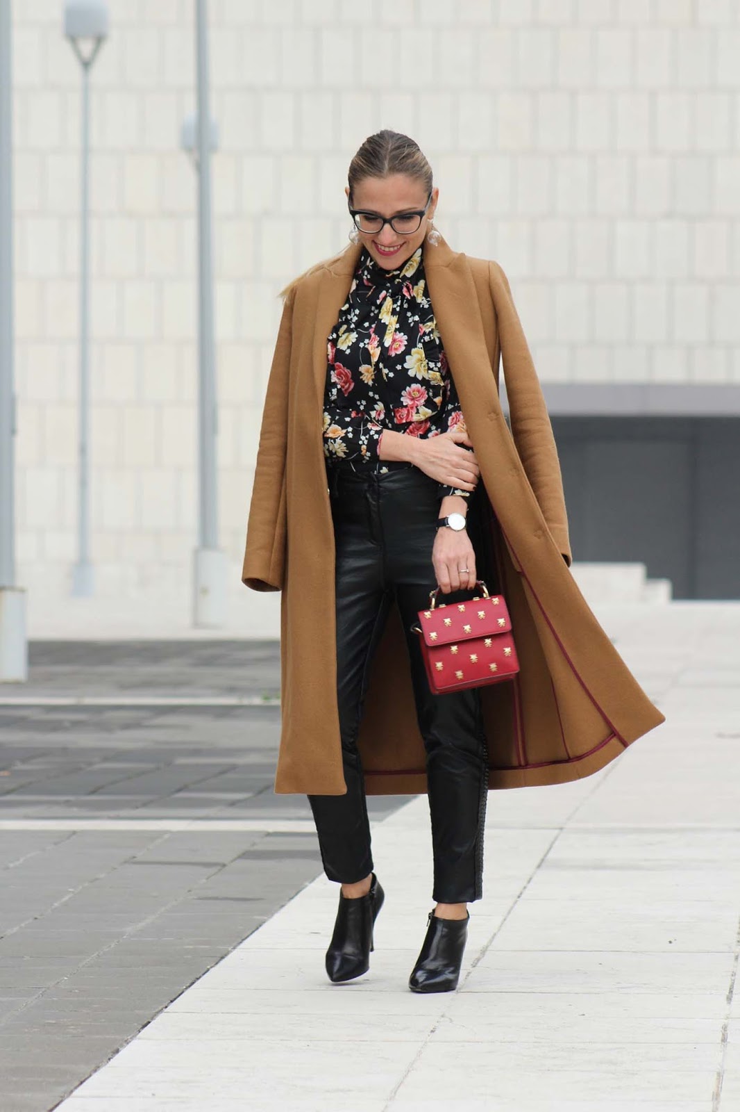 Eniwhere Fashion - Camel coat and floral shirt - Coto Privado