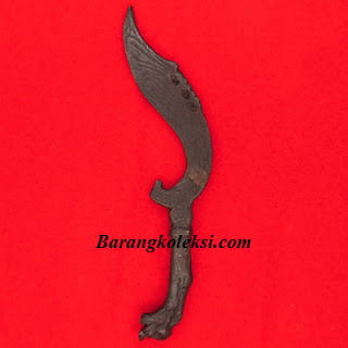 pusaka Keris kujang pusaka keris kujang,pusaka kujang kembar prabu siliwangi,kegunaan pusaka kujang,pusaka kujang cakrabuana,kujang prabu siliwangi,jual kujang,jenis kujang,kujang prabu kian santang,cara menggunakan kujang