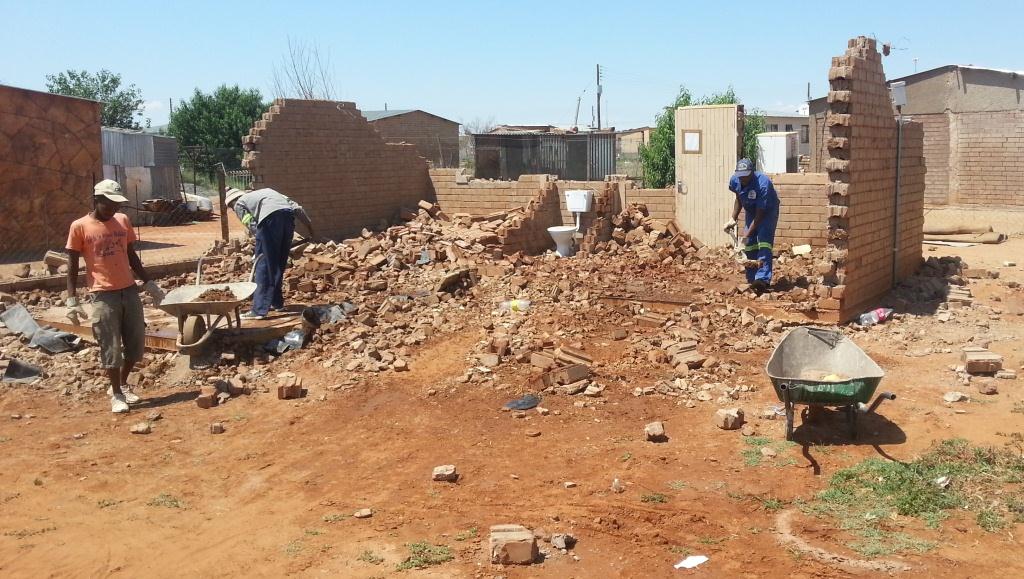 Interlocking Building System - Dry-stacked mortarless construction