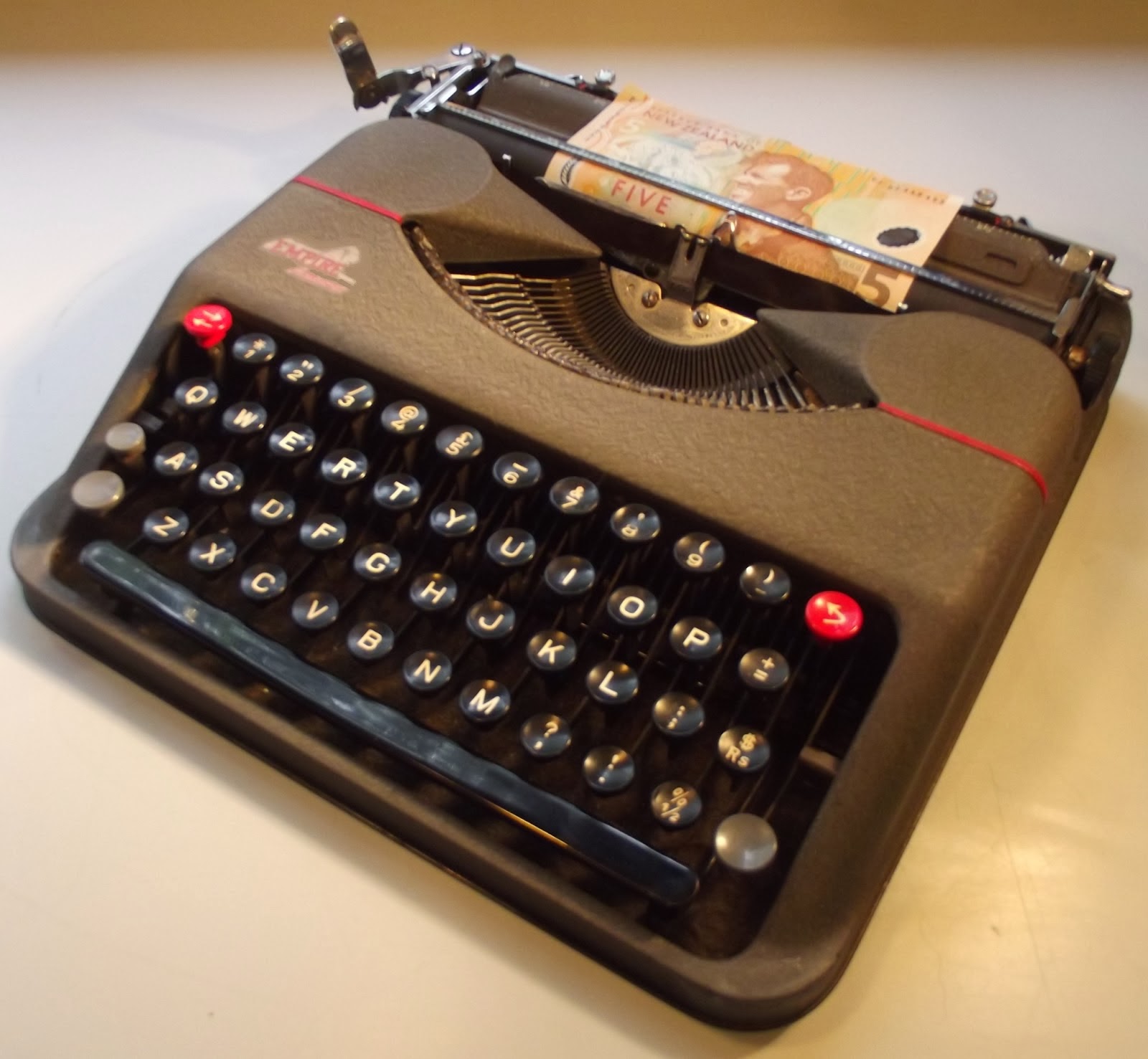 oz.Typewriter Everest Portable Typewriter Reaches New Peaks